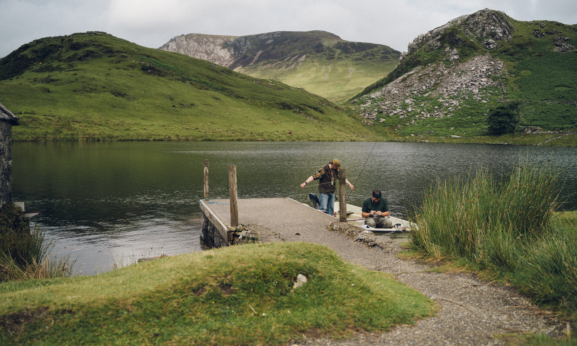 Fishermen prepare to fish on Llyn Dywarchen
