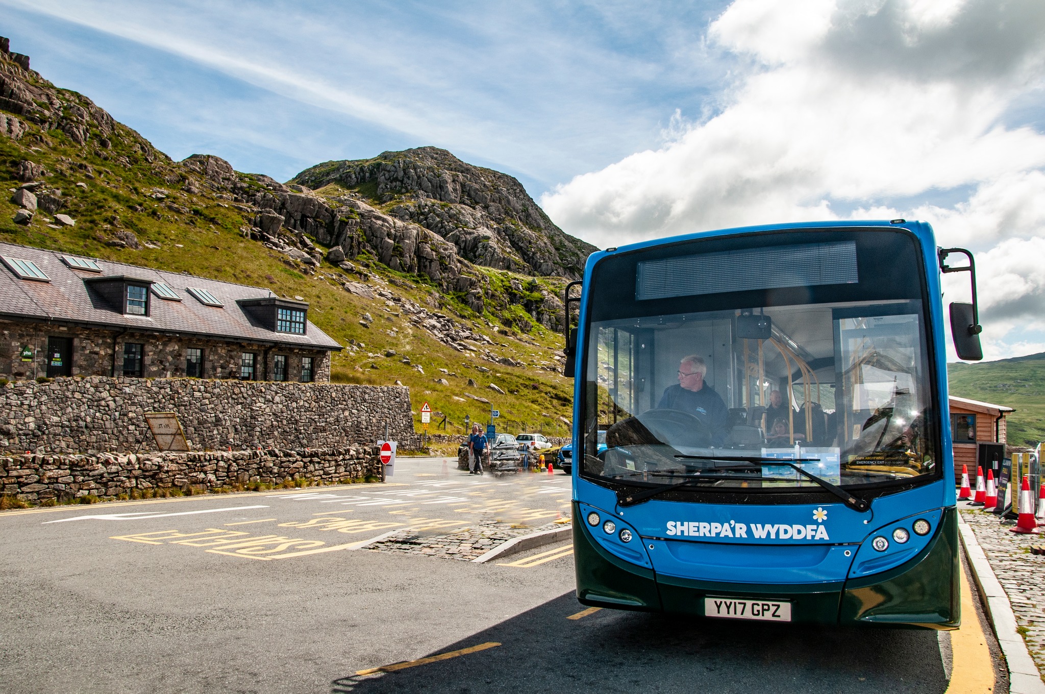 Sherpa'r Wyddfa bus at Pen y Pass on a bright, sunny day.