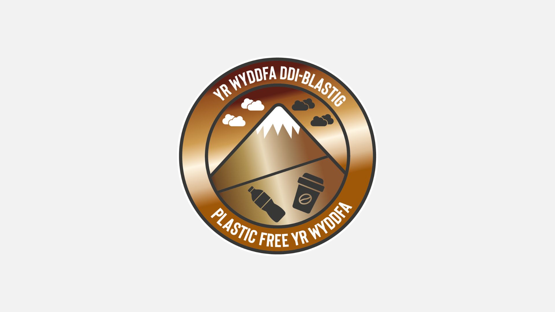 Bronze plastic-free Yr Wyddfa emblem.