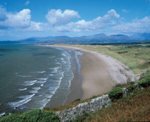 Yoga Awyr Agored: Traeth Harlech &#8211; Mis Awst