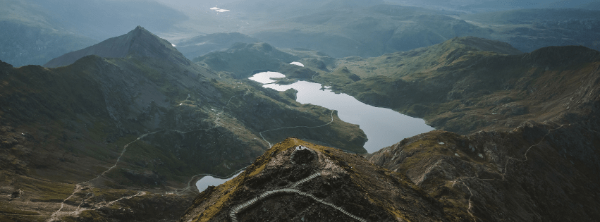 Annog Ymwelwyr i Gynllunio Ymlaen Llaw Cyn Herio’r Wyddfa dros Wyliau’r Pasg
