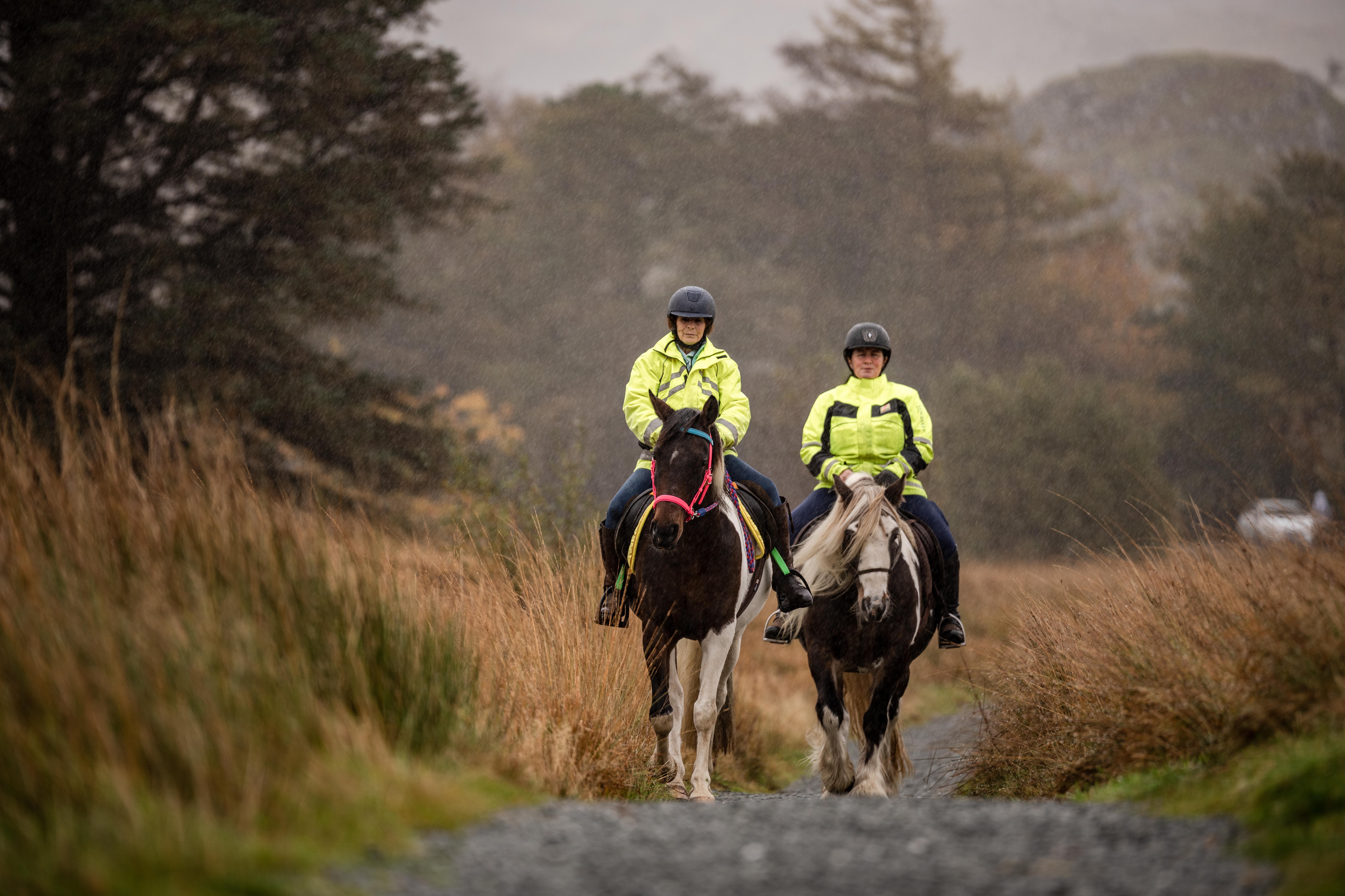 Marchogaeth ar lon gwyrfai rhyd ddu