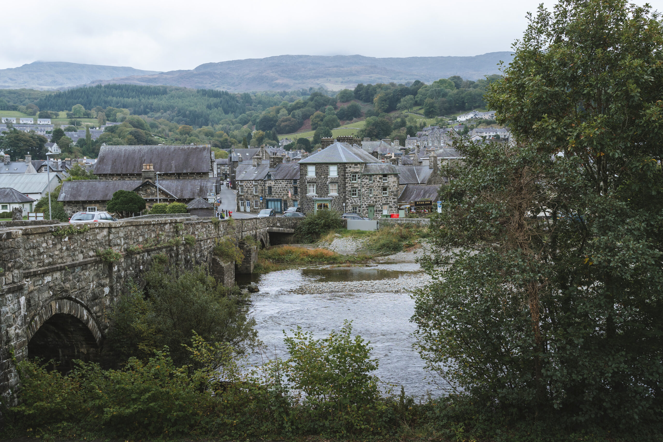 Galw am safleoedd datblygu posib yn Eryri